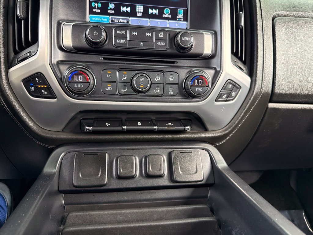 Used 2017 PEPPERDUST METALLIC GMC SLT image 39