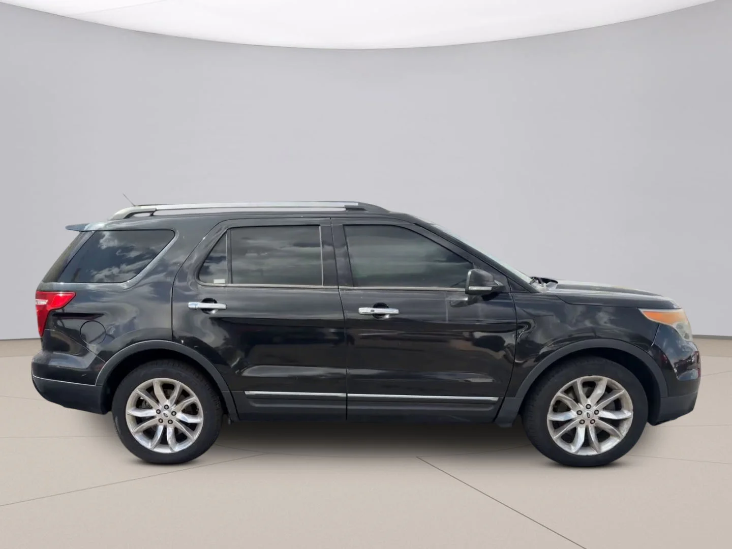 Used 2014 Black Ford LIMITED image 4