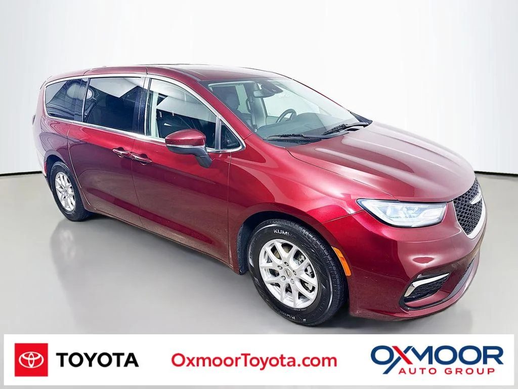 2023 Chrysler Pacifica Touring L's photo