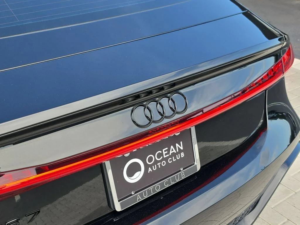 Used 2025 Mythos Black Metallic Audi 4.0T image 6