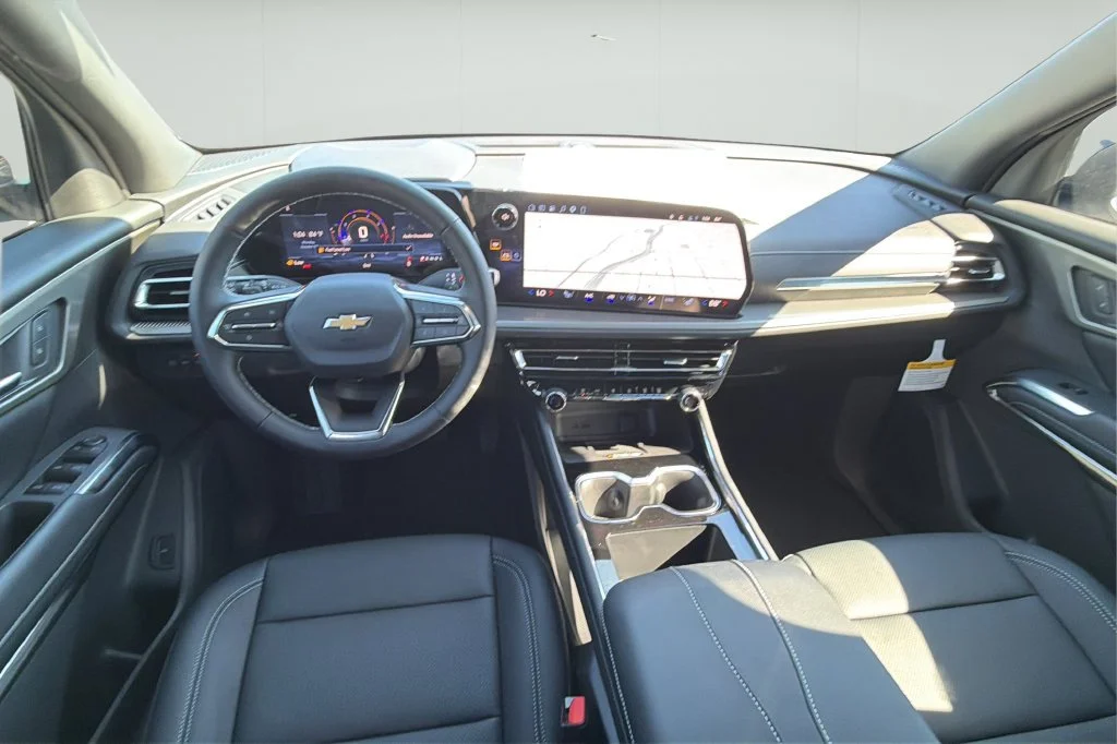 New 2027 Summit White Chevrolet LT image 20
