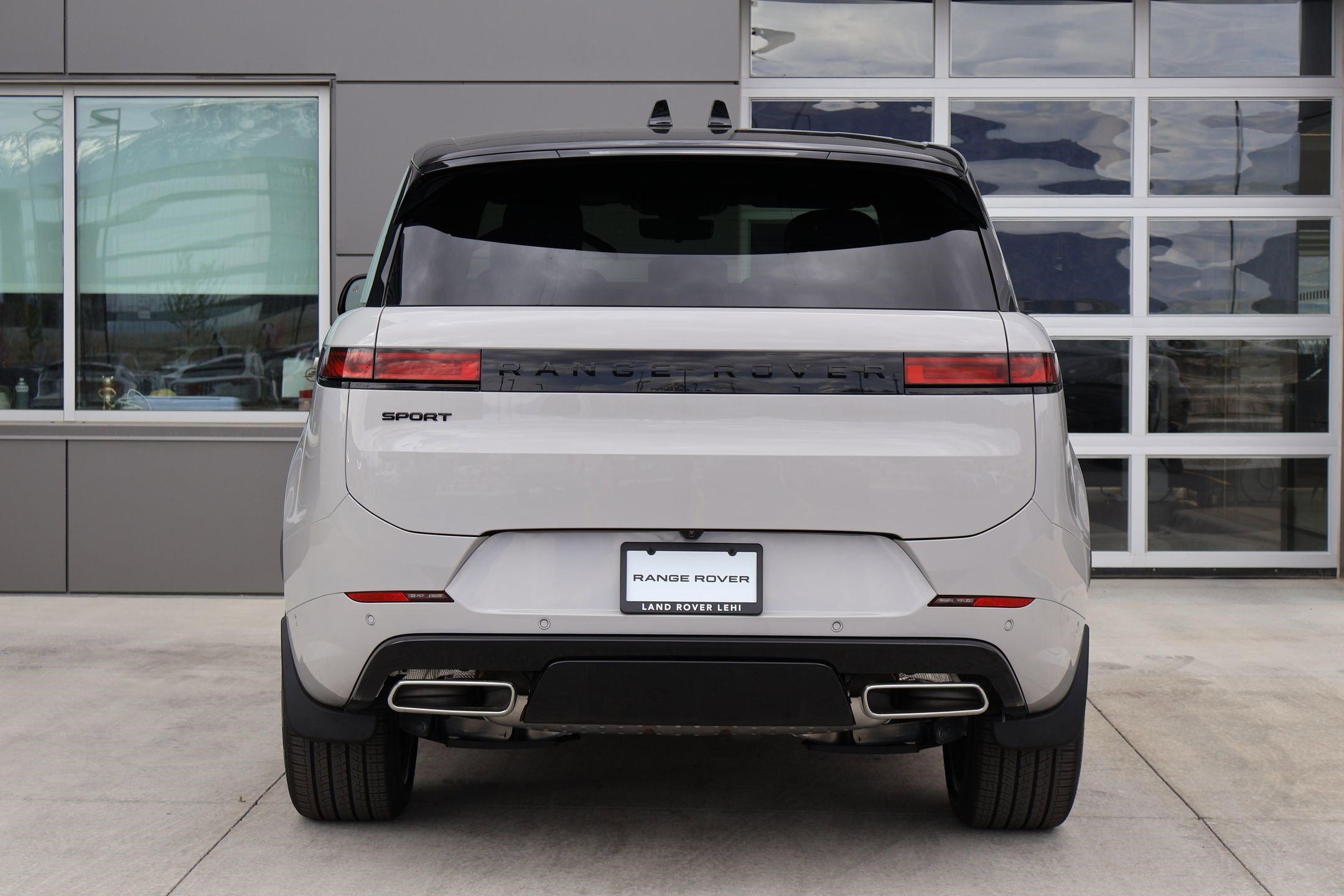 New 2026 Borasco Grey LAND ROVER P400 Dynamic SE image 7