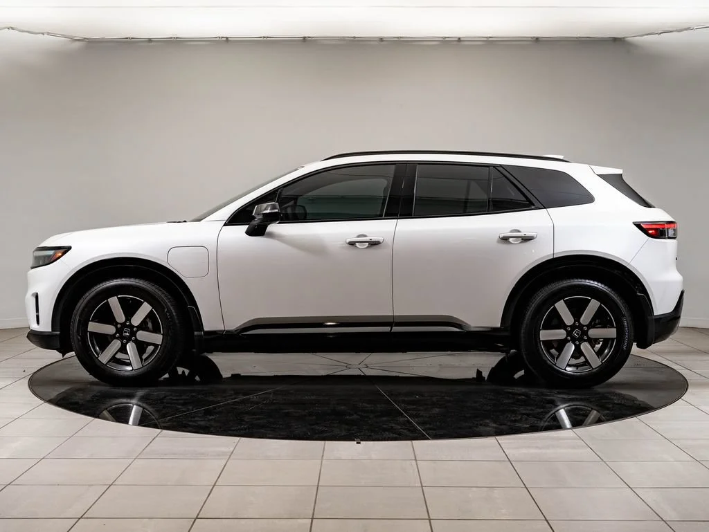 Used 2025 Snowfall Pearl Honda Touring image 5