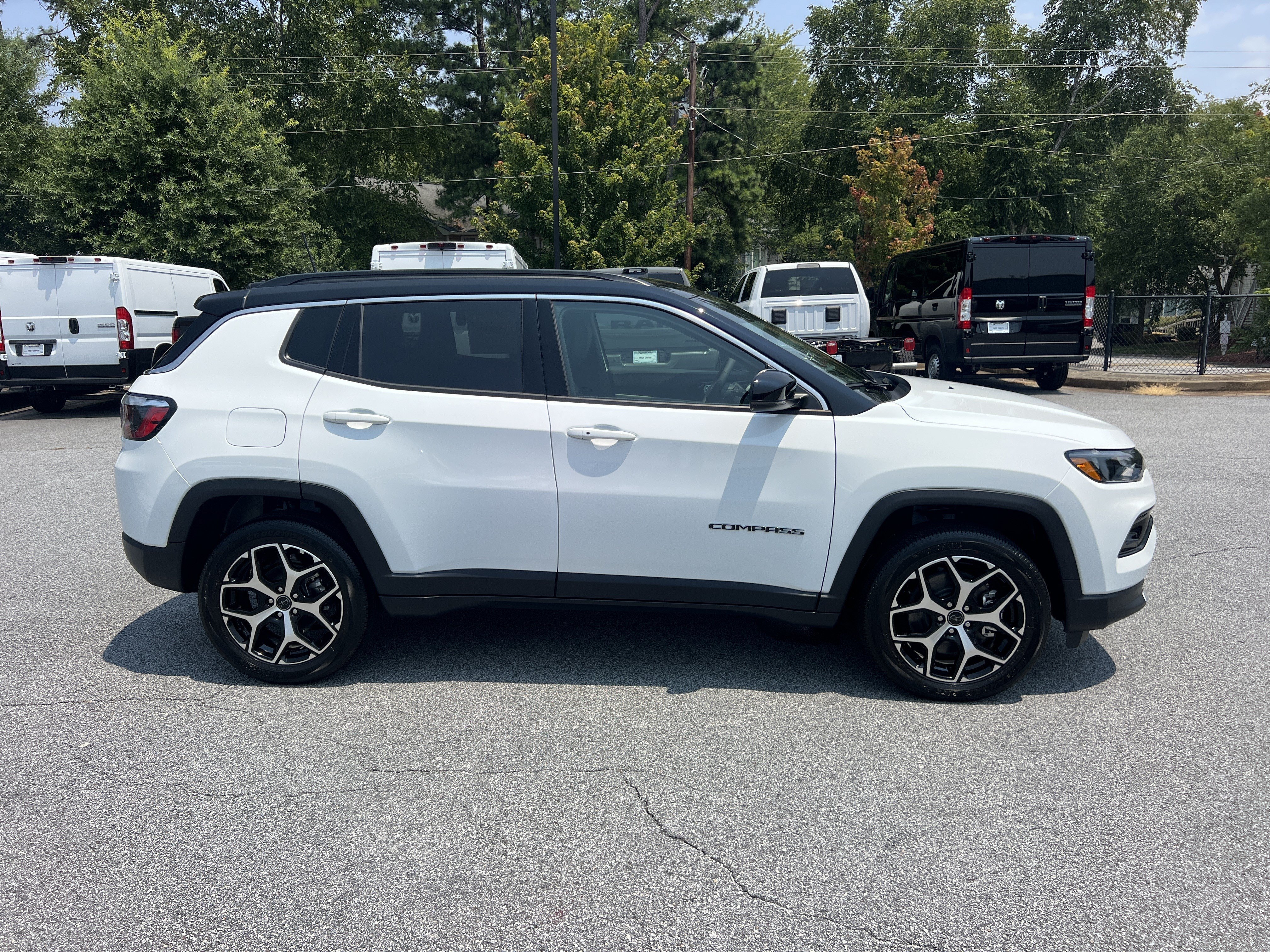 New 2026 Bright White Clear-Coat Exterior Paint Jeep Limited image 9