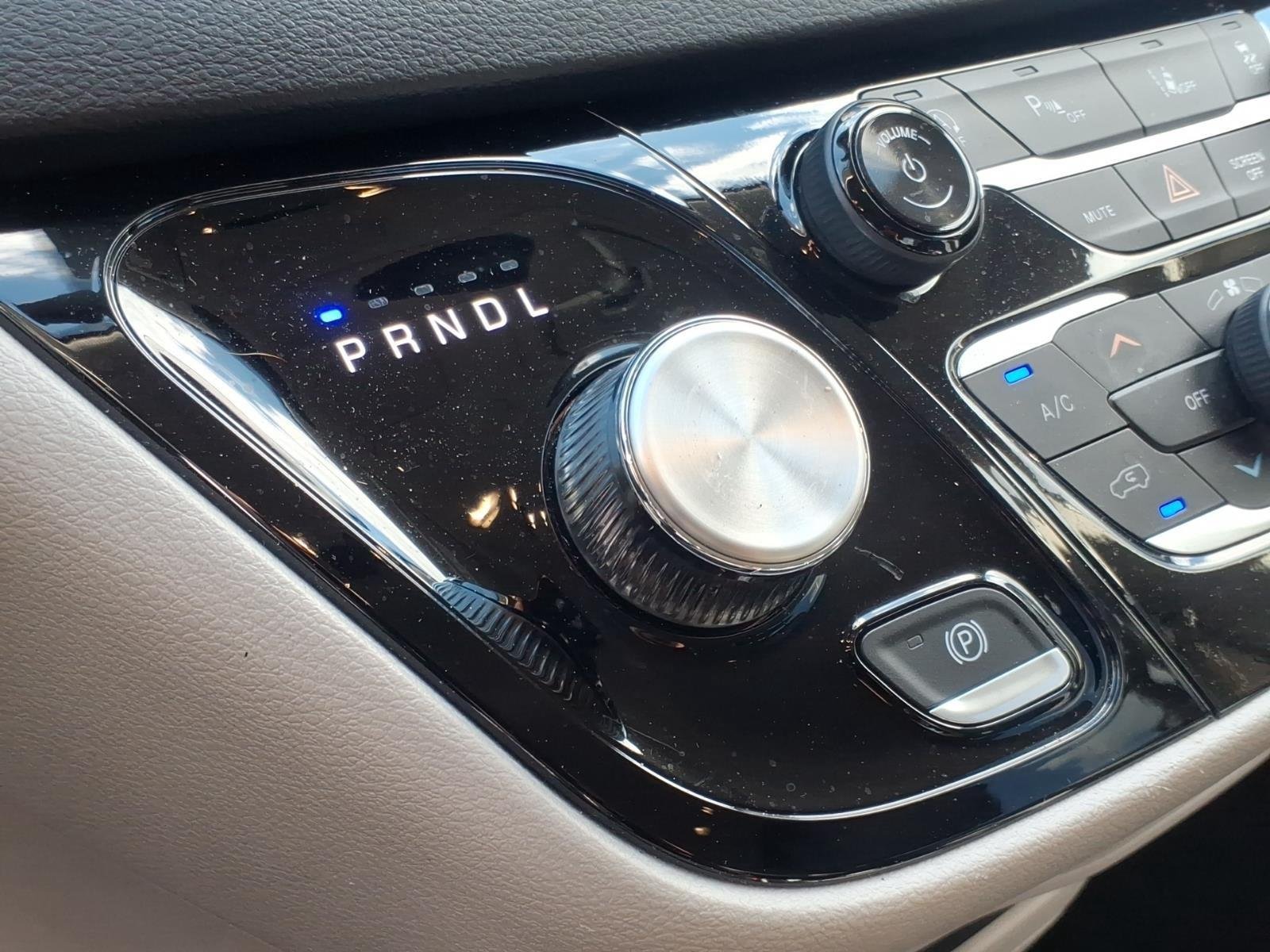 Used 2024 Bright White Clearcoat Chrysler Touring L image 7