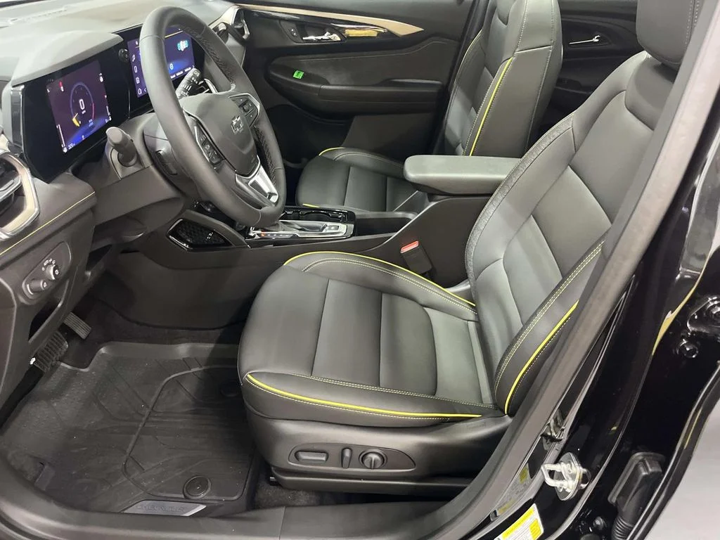 New 2026 Mosaic Black Metallic Chevrolet ACTIV image 14