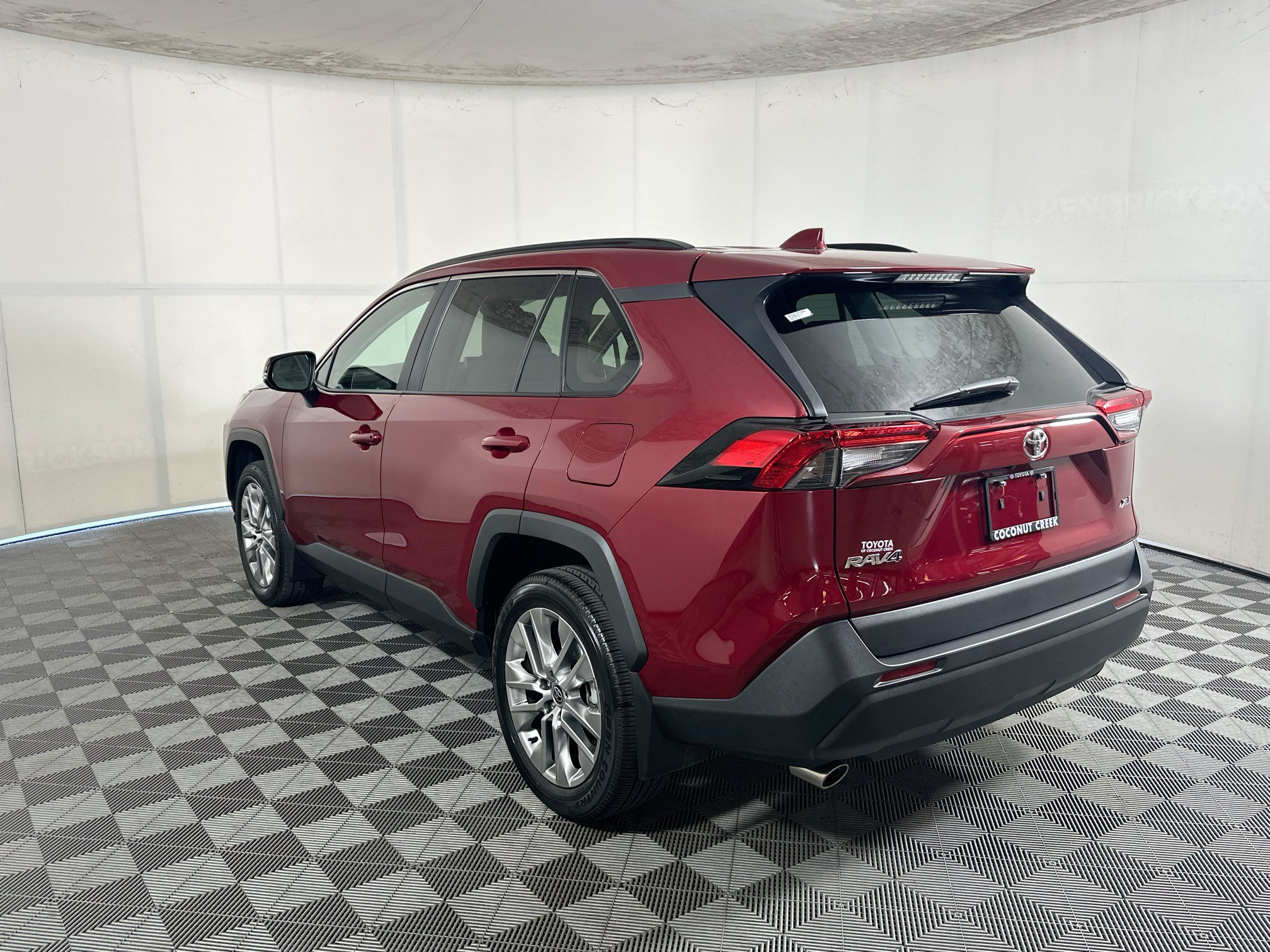 Used 2024 Pearl Toyota XLE Premium image 5