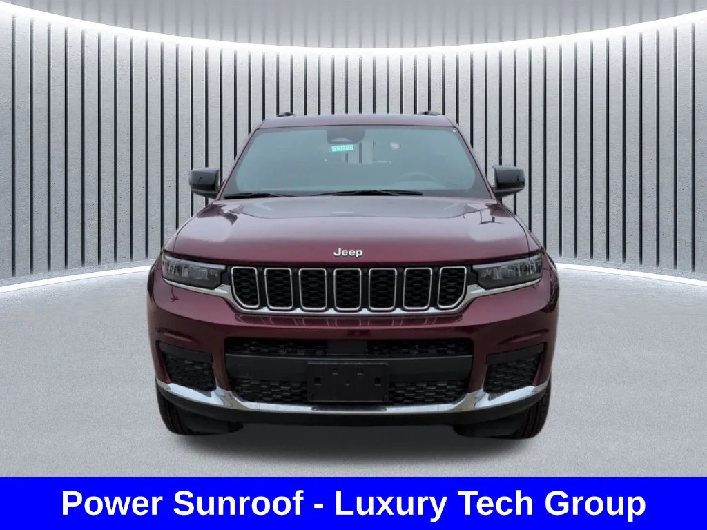 Used 2025 Red Jeep Laredo image 2