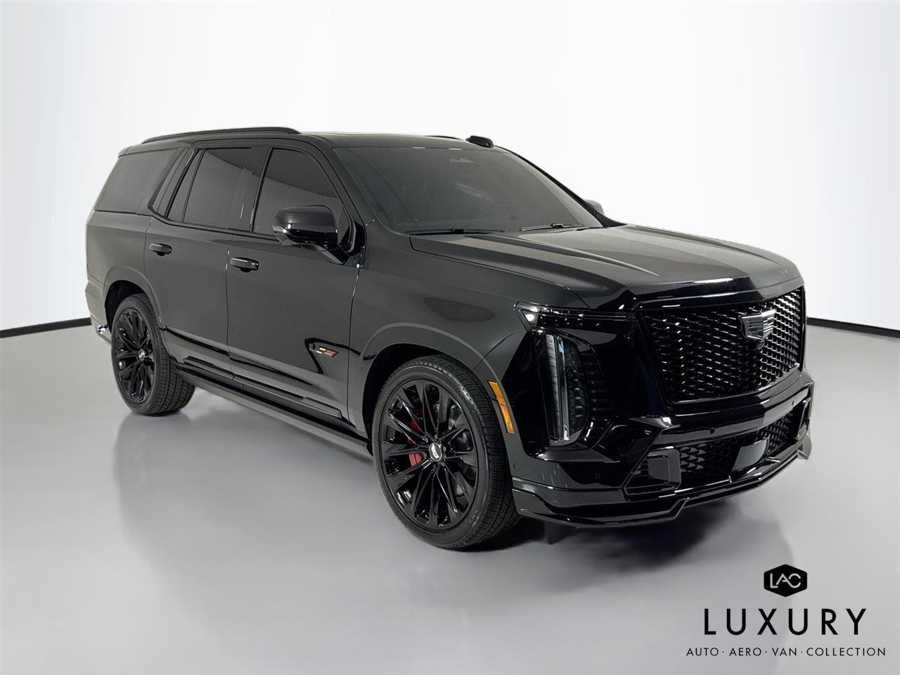 Used 2026 Black Raven Cadillac AWD V-Series | ONYX Pkg | Heated/Vented Seats image 3