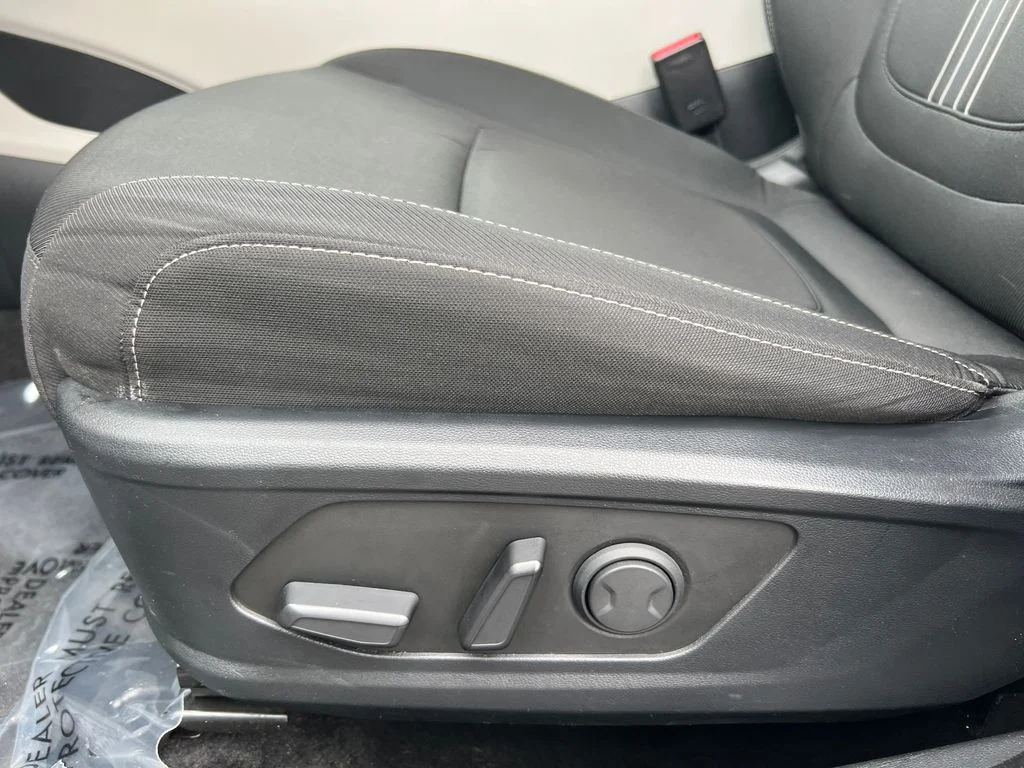 Used 2025 Gray Nissan SV image 9