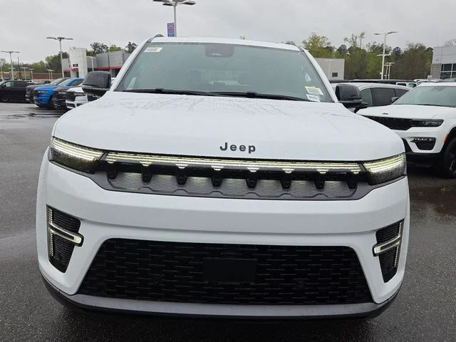 New 2026 Bright White Clear-Coat Exterior Paint Jeep Limited image 2