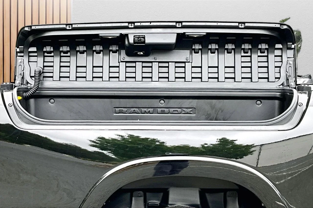 New 2026 Diamond Black Crystal Pearl-Coat Exterior Paint RAM Limited image 23