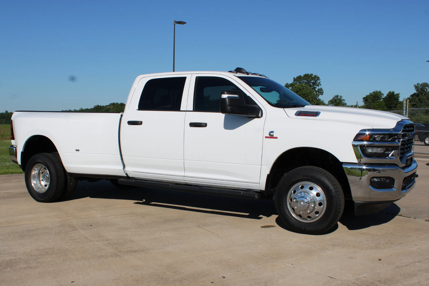 New 2026 Bright White Clear-Coat Exterior Paint RAM TRADESMAN CREW CAB 4X4 LONG BOX image 26