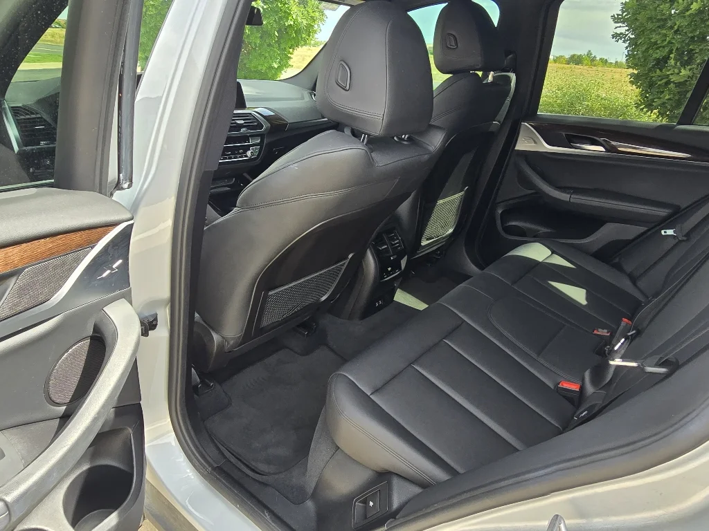 Used 2021 Glacier Silver Metallic BMW xDrive30e image 15
