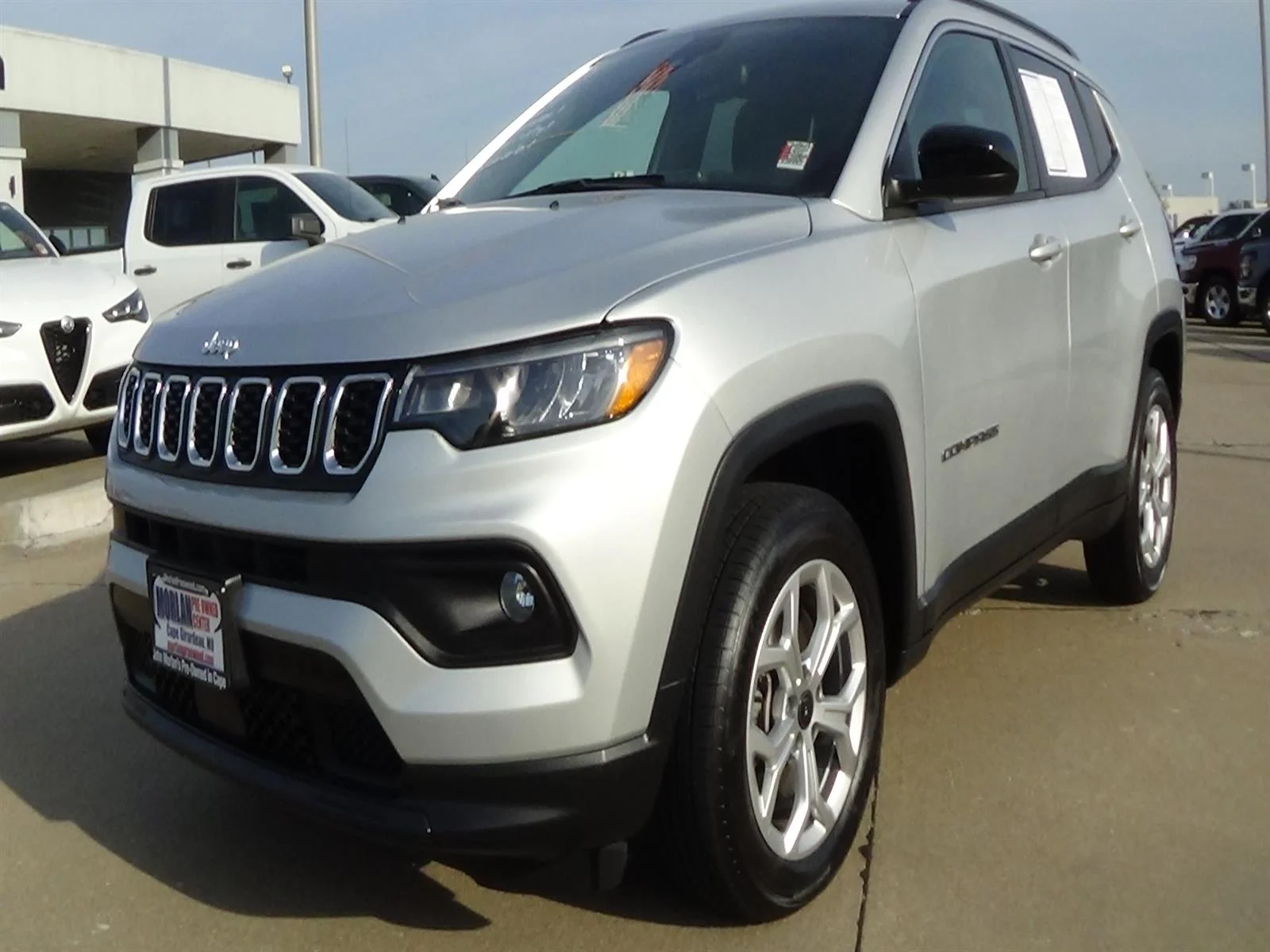 Certified Used 2025 Silver Zynith Clear Coat (pse) Jeep Latitude image 2