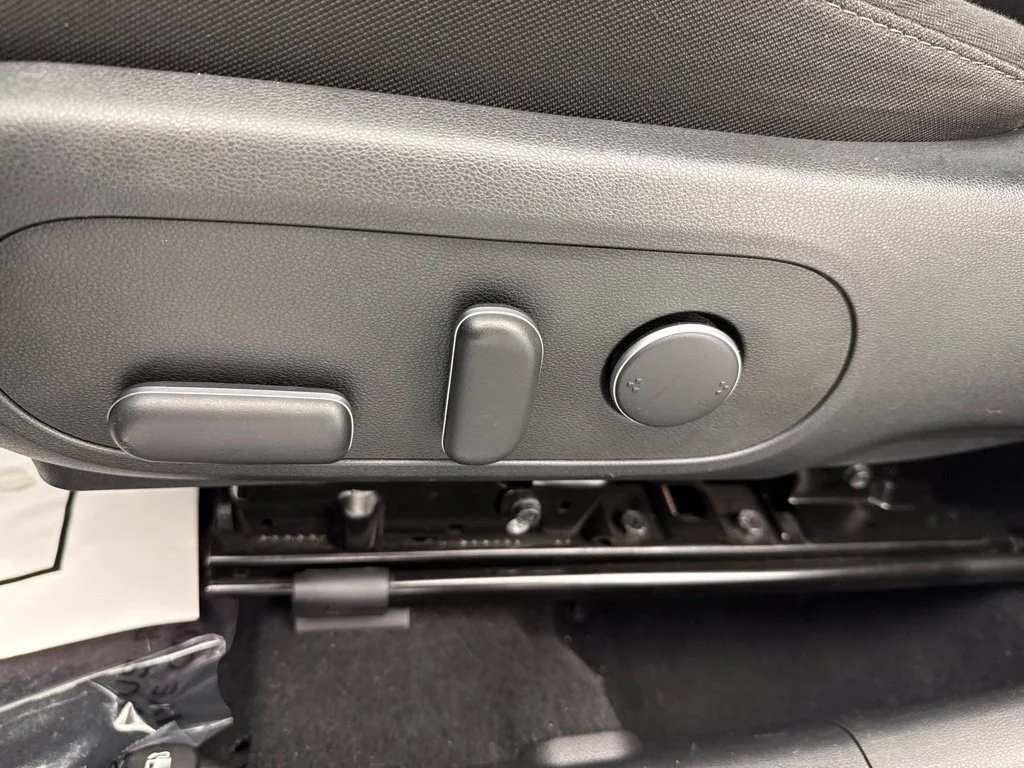 2024 Hyundai Kona SEL SUV Slide 16