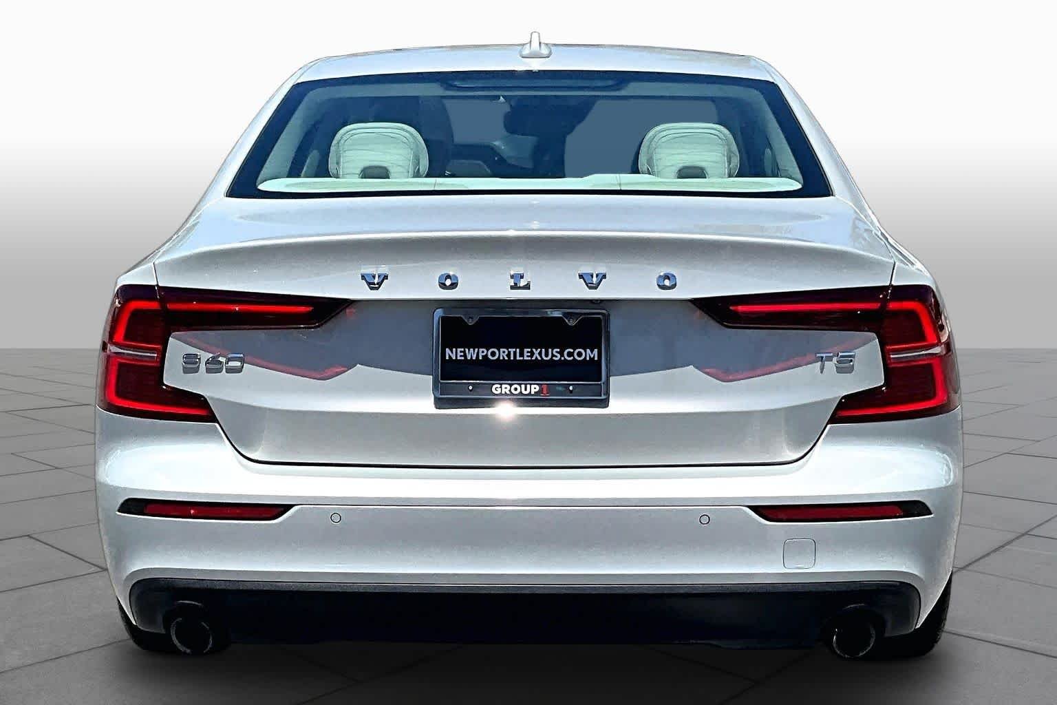 Pre-Owned 2019 Volvo S60 Momentum