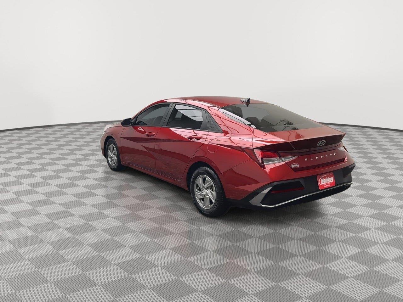 Used 2025 Ultimate Red Hyundai SE image 28