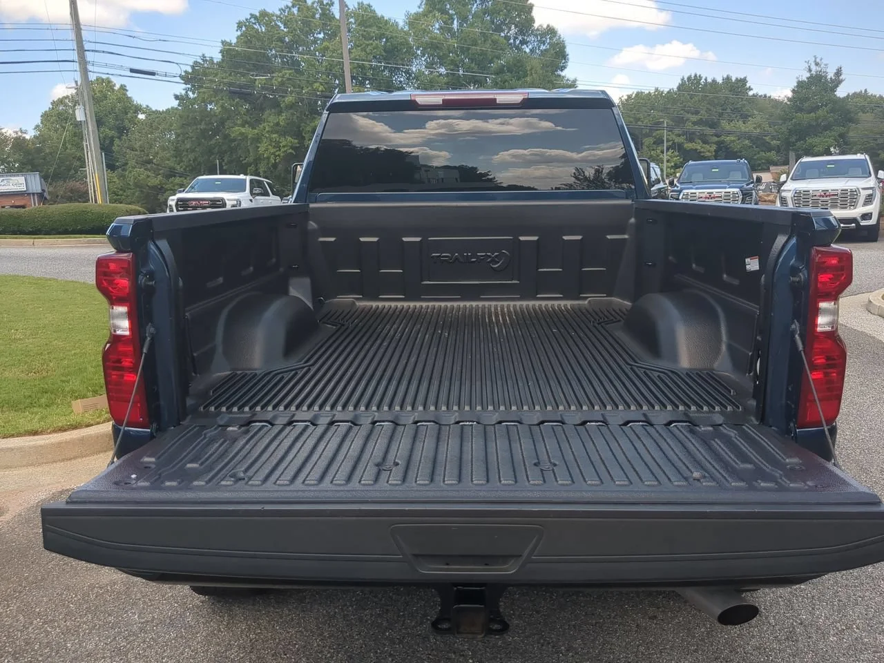 Used 2022 Northsky Blue Metallic Chevrolet Custom image 26