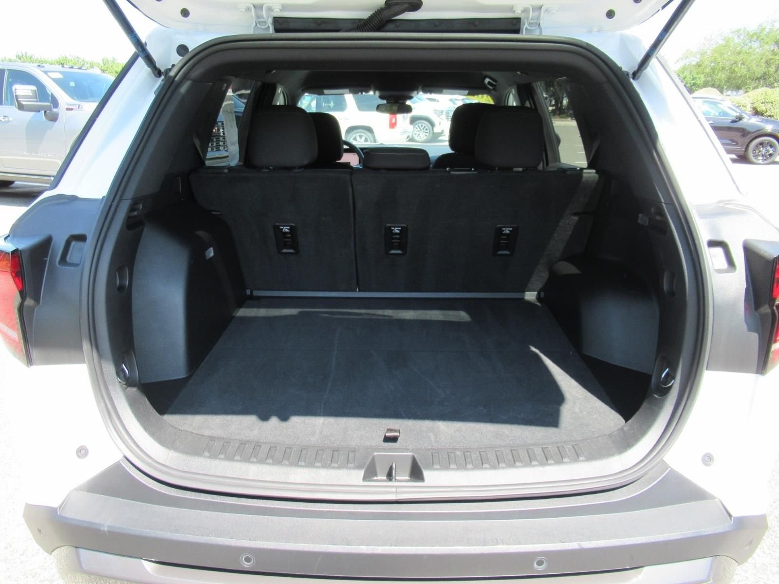 Used 2026 White GMC Elevation image 33