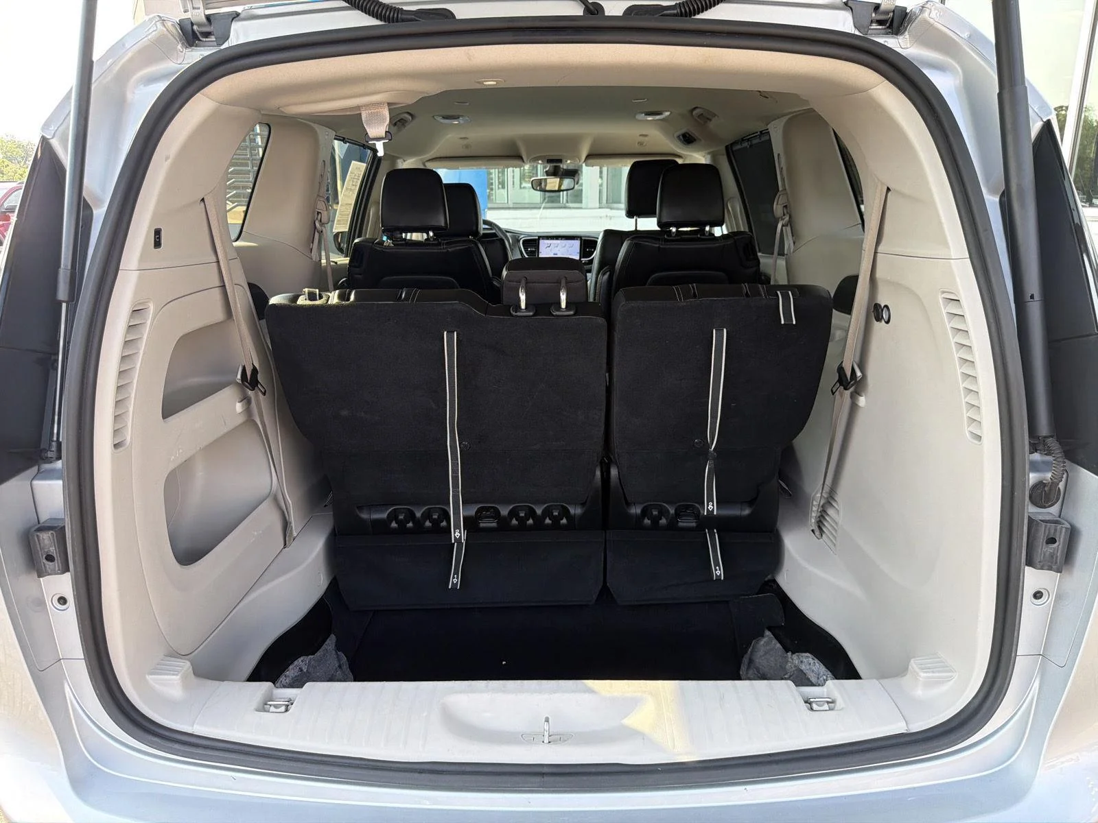 Used 2023 Silver Mist Clearcoat Chrysler Touring L image 44