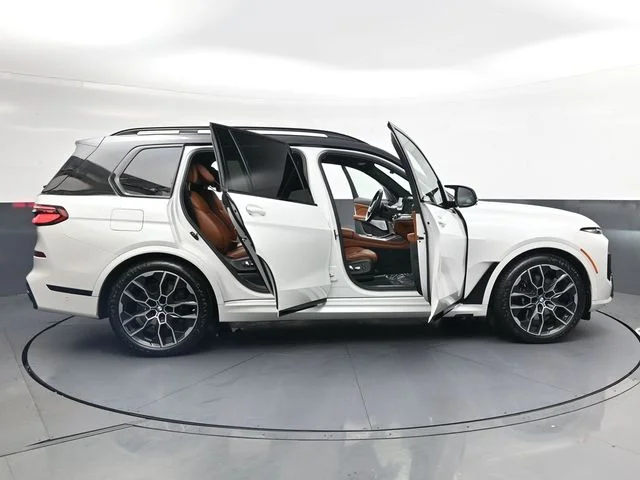 Used 2024 White BMW M60i image 39