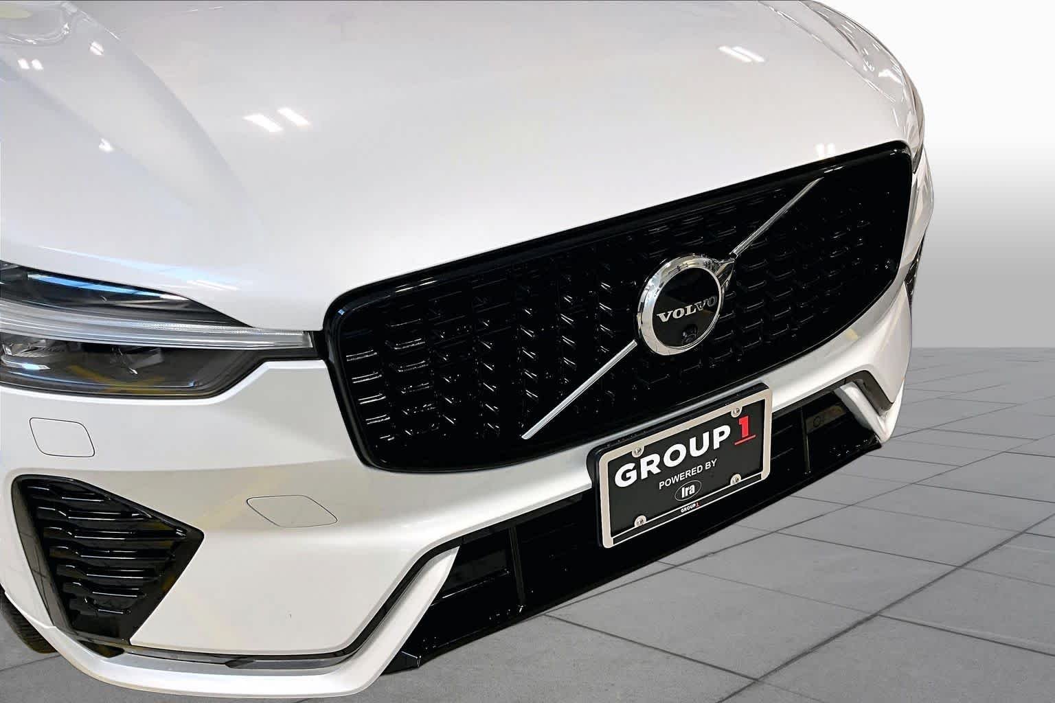 Used 2023 Crystal White Metallic Volvo Ultimate Dark Theme image 30