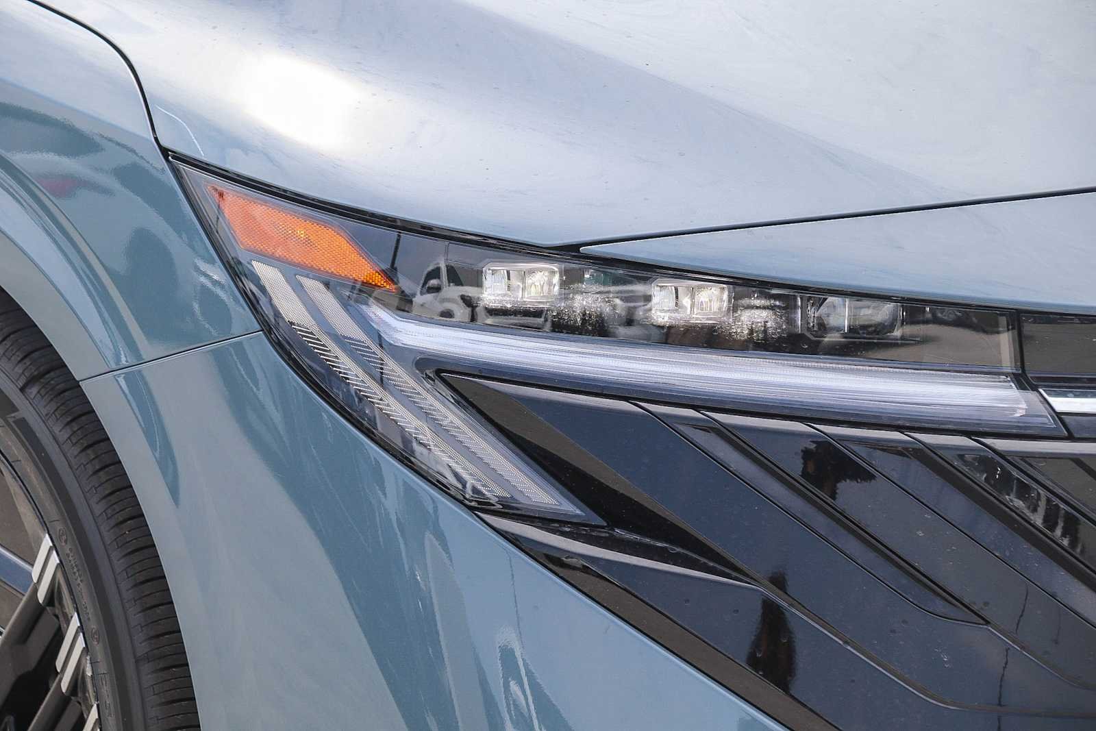 New 2027 Atlantic Gray Metallic / Super Black Two-tone Nissan SR image 4