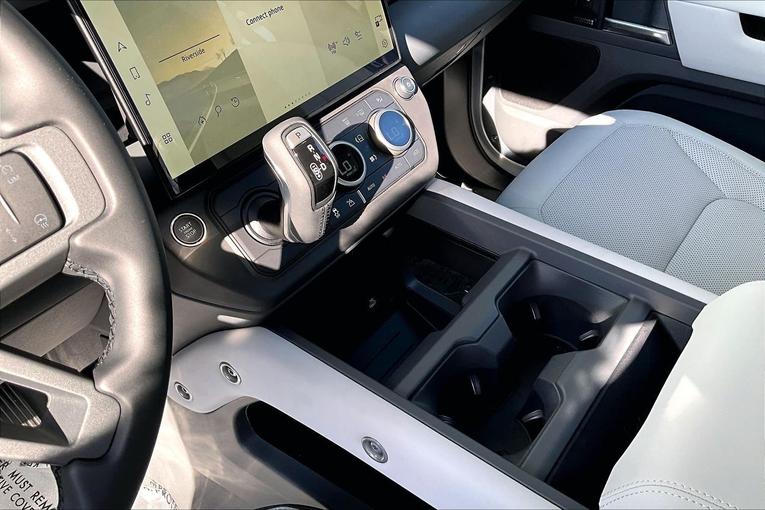 New 2026 Fuji White Land Rover X-Dynamic SE image 8