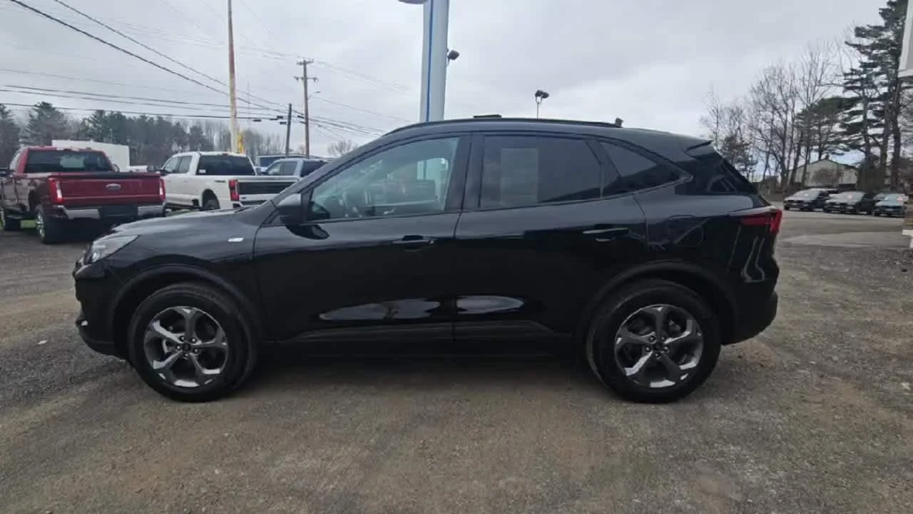 Used 2025 Agate Black Metallic Ford ST-Line image 5