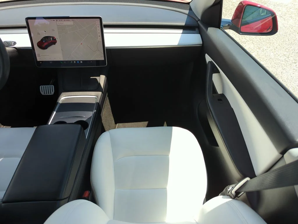 Used 2022  Tesla Performance image 16