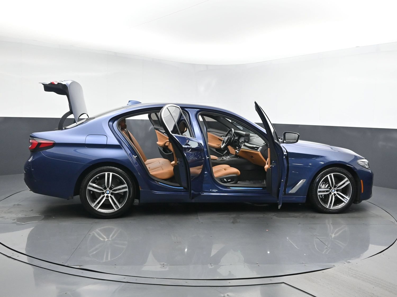 Used 2021 Phytonic Blue Metallic BMW 530i xDrive image 25
