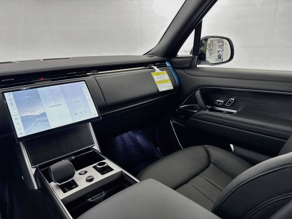 New 2027 Fuji White Land Rover SE image 24