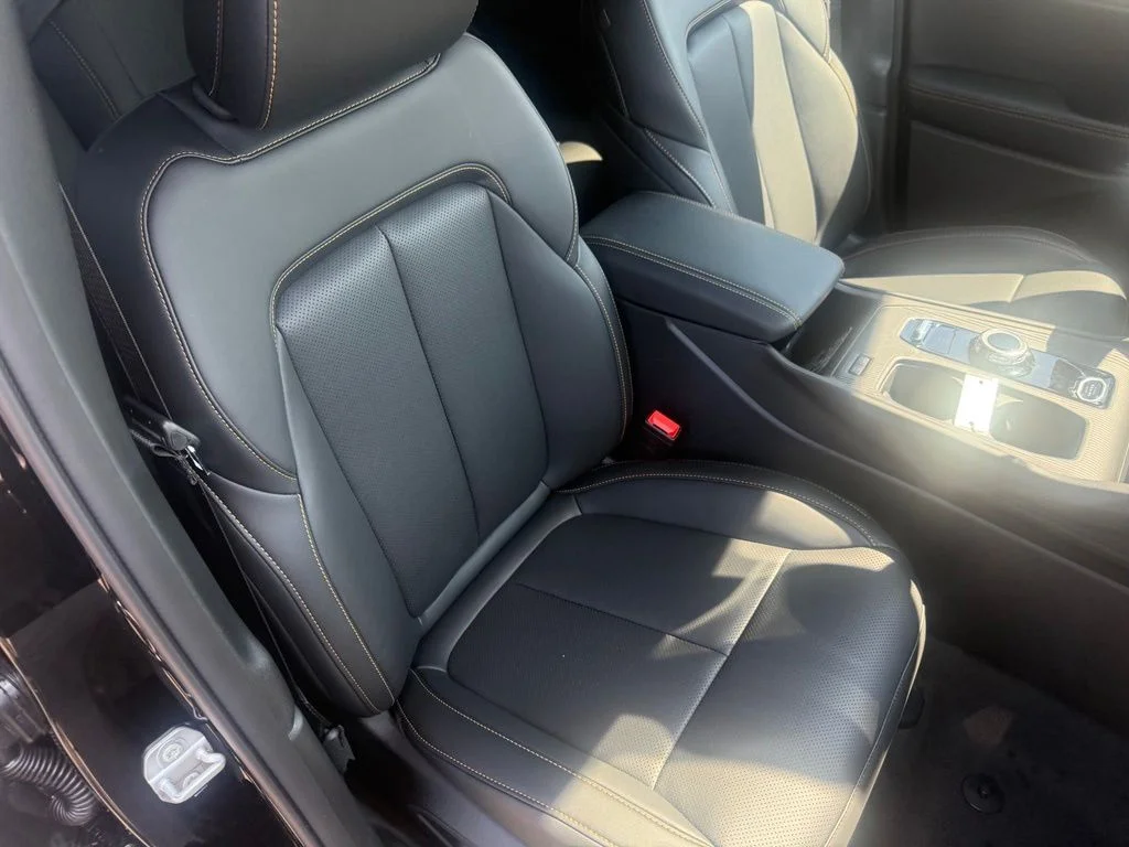 New 2026 Diamond Black Crystal Pearl-Coat Exterior Paint Jeep  image 57