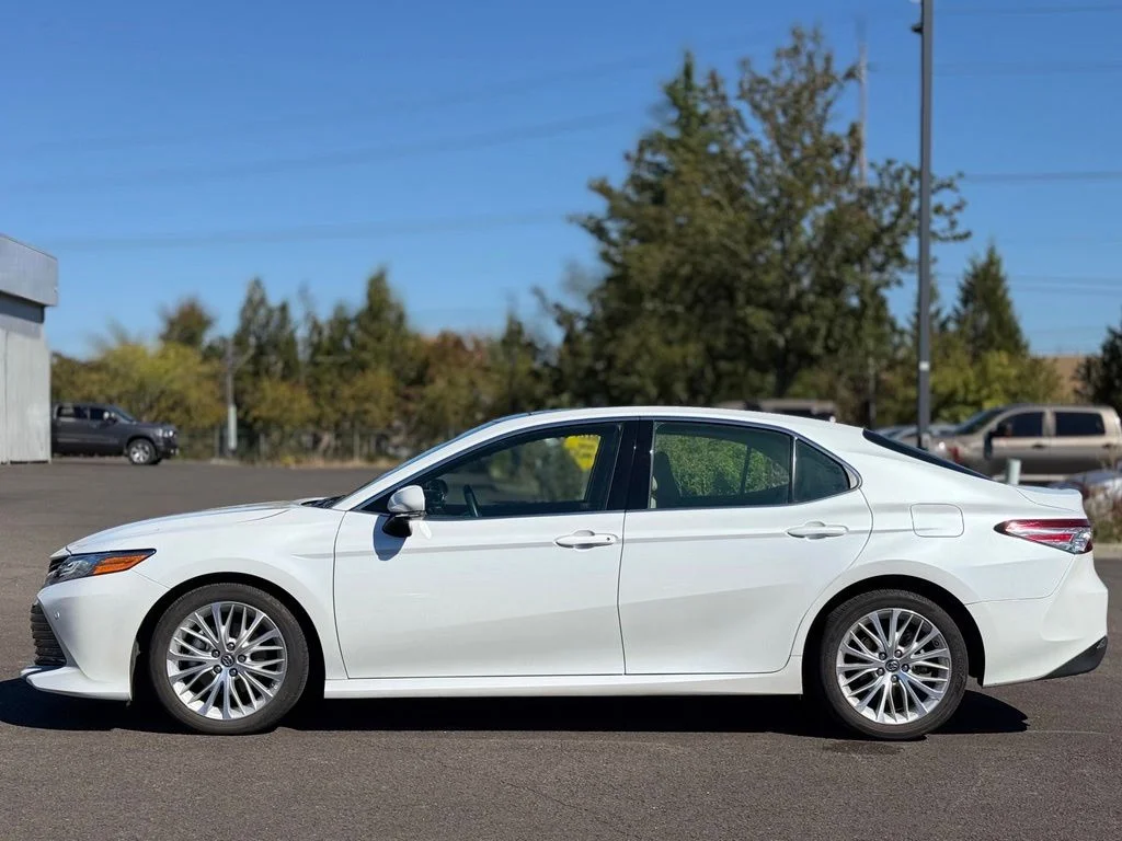 Used 2018 Beige Toyota XLE image 2