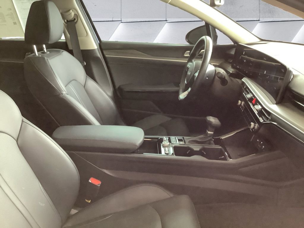 2025 Kia K5 EX - Photo 13