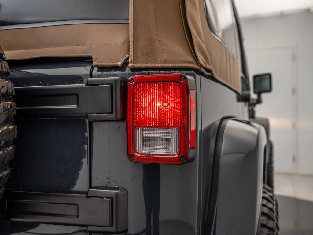 Used 2018 Rhino Clearcoat Jeep Unlimited Sport image 13