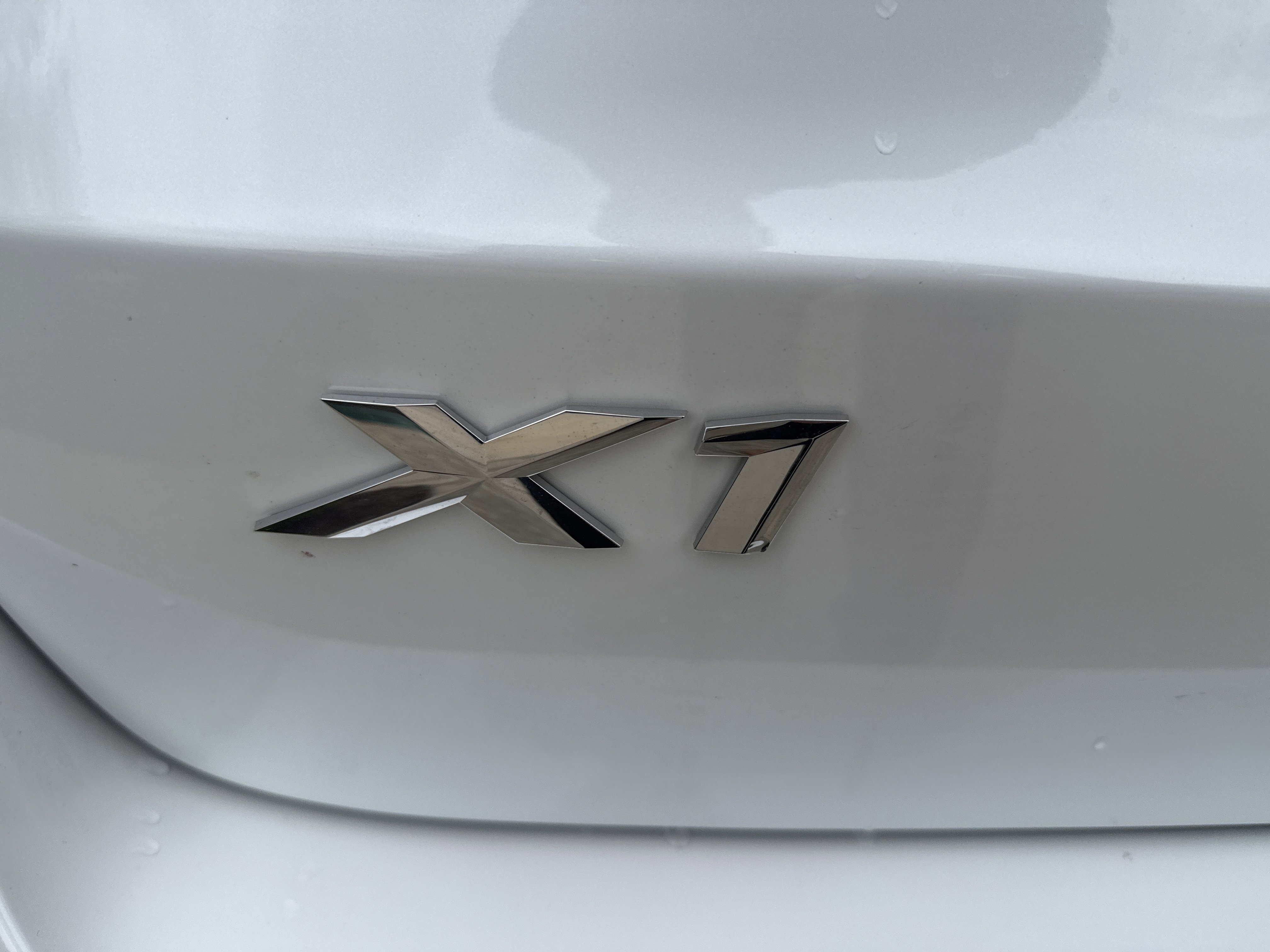 New 2026 0A96 Mineral White Metallic BMW xDrive28i image 8