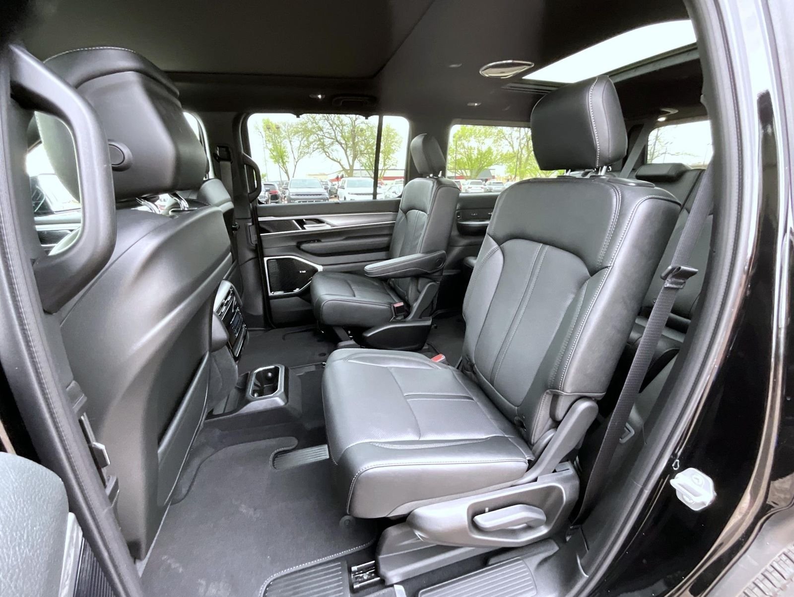New 2026 High Gloss Black Exterior Paint Jeep Limited Reserve image 11