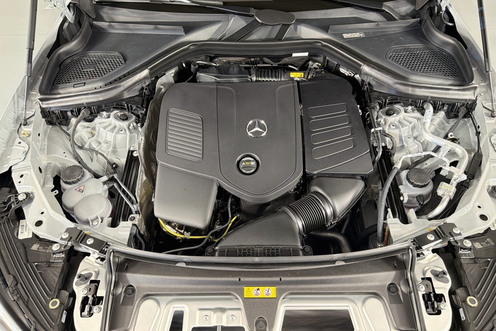 New 2027 MANUFAKTUR Alpine Grey Mercedes-Benz GLC 300 4MATIC® Coupe image 10