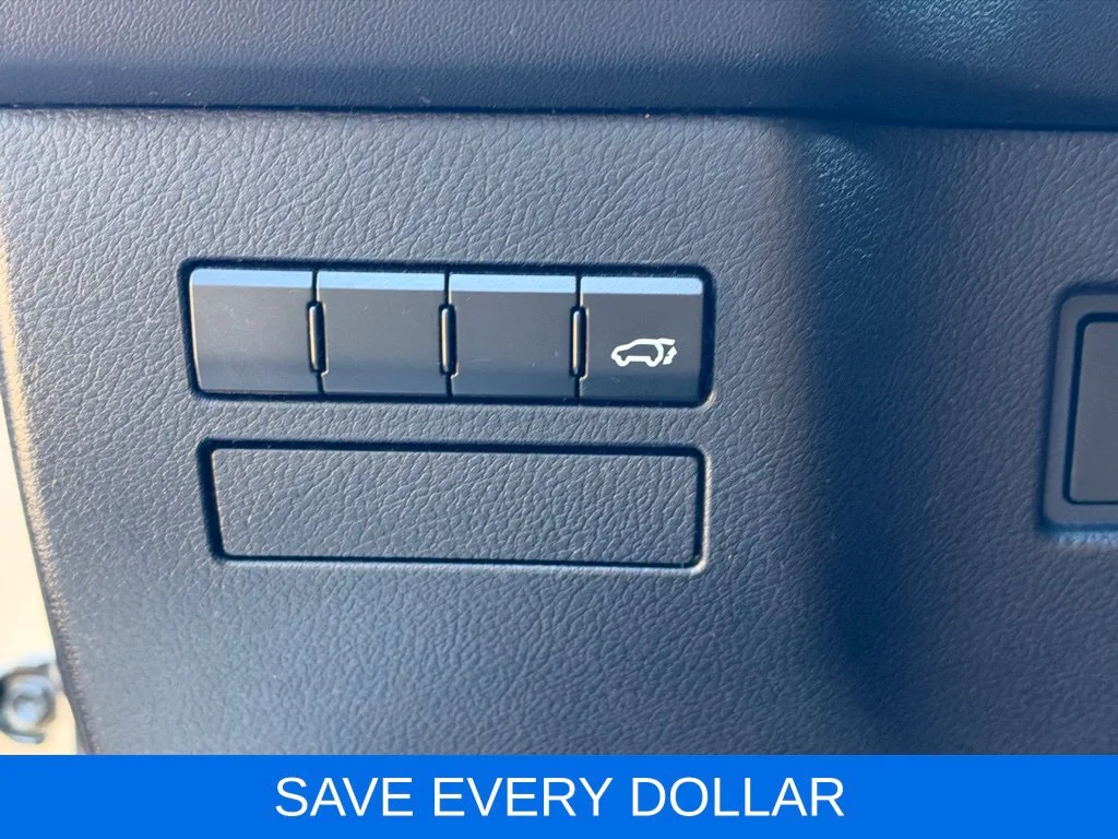 Used 2015  Lexus 200t image 9