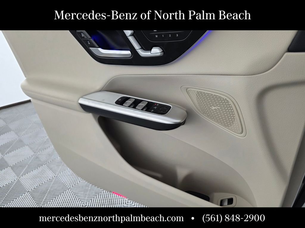 New 2026 MANUFAKTUR Moonlight White Metallic Mercedes-Benz GLC 300 image 20