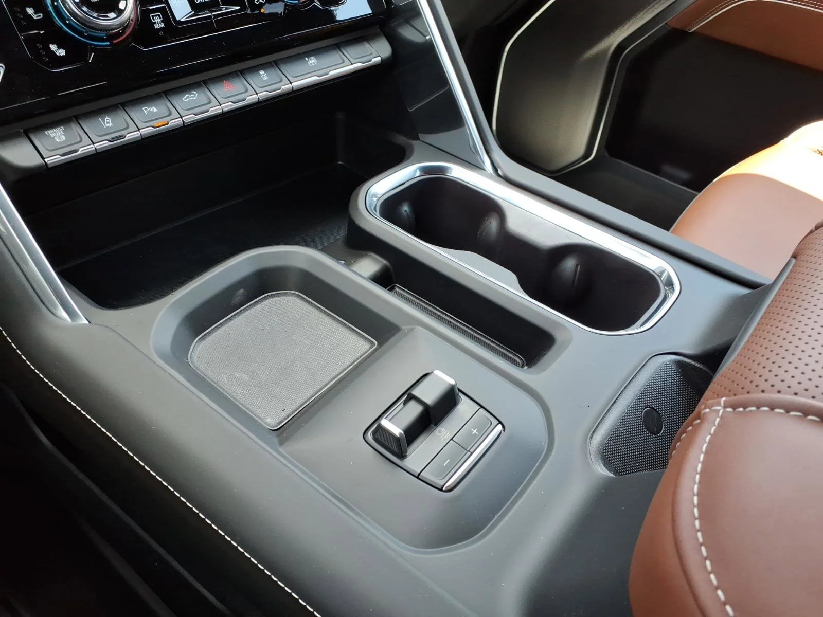 2026 GMC Sierra 3500HD Denali Ultimate - Photo 18