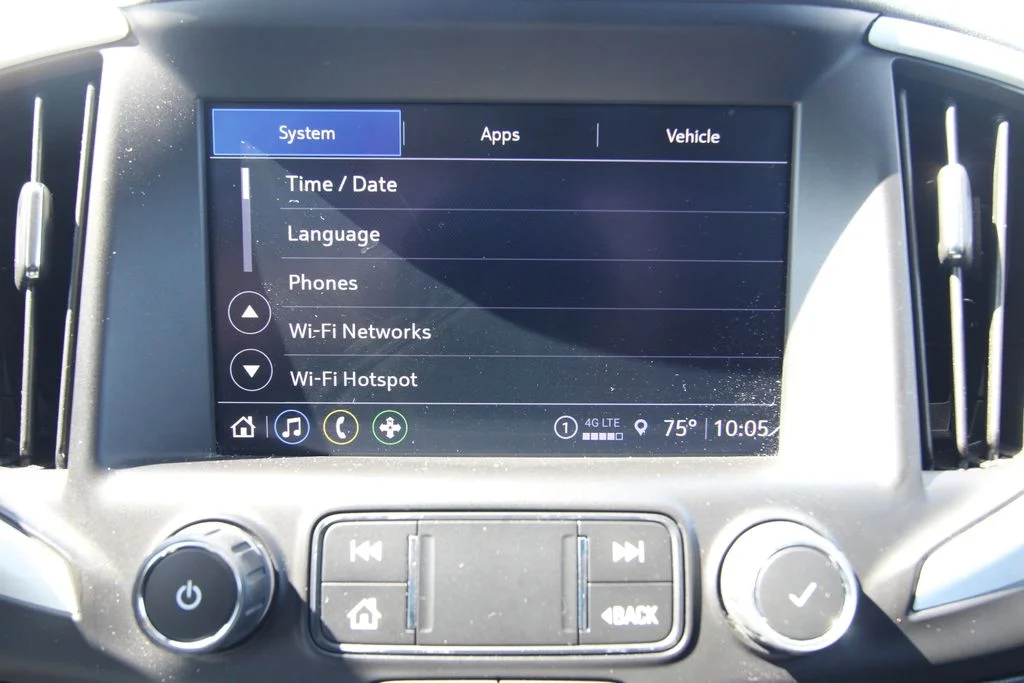 Used 2024 White GMC SLT image 29