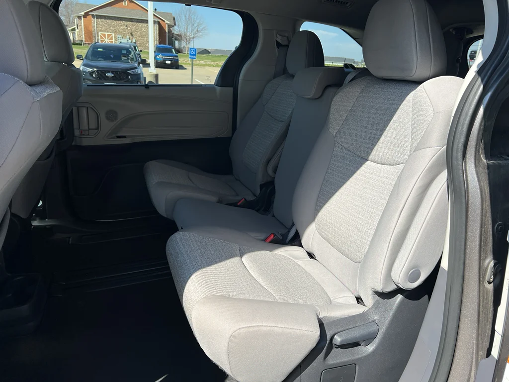 2023 Toyota Sienna LE - Photo 20