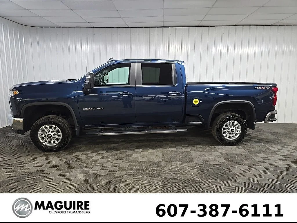 Used 2020 Blue Chevrolet LT image 5