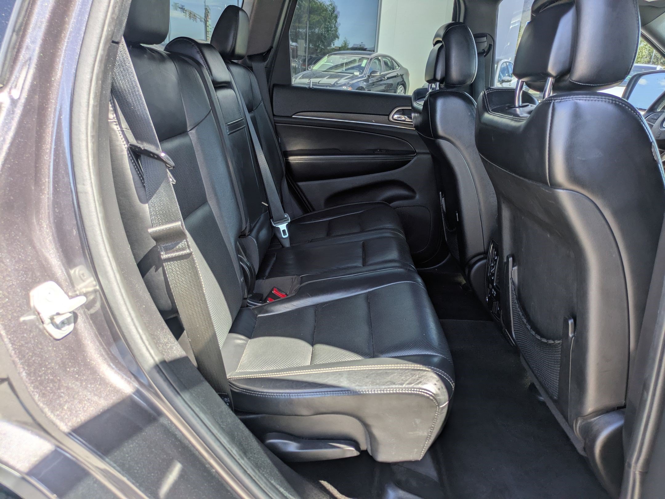 Used 2015 Granite Crystal Metallic Clearcoat Jeep Limited image 28