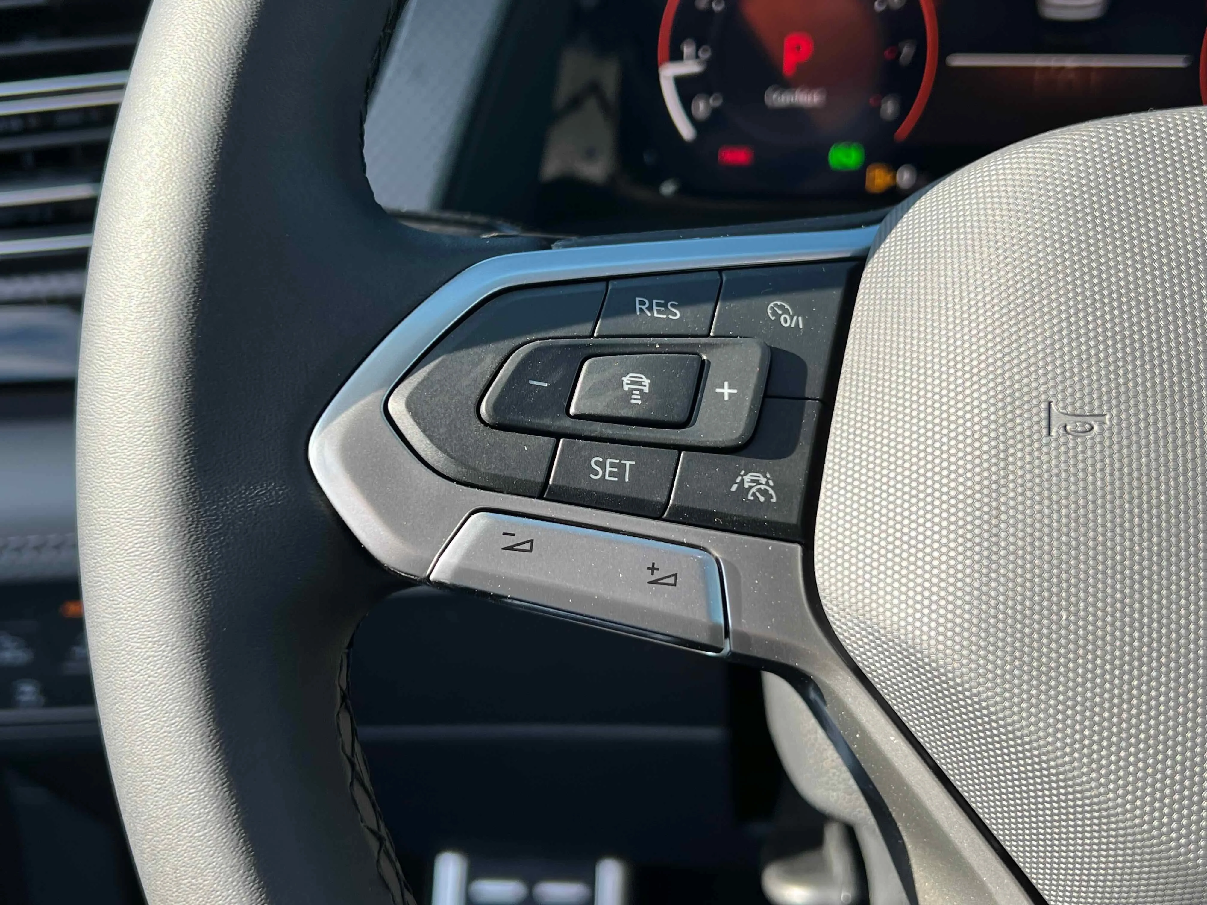 New 2026 Deep Black Volkswagen 2.0T Peak Edition image 33