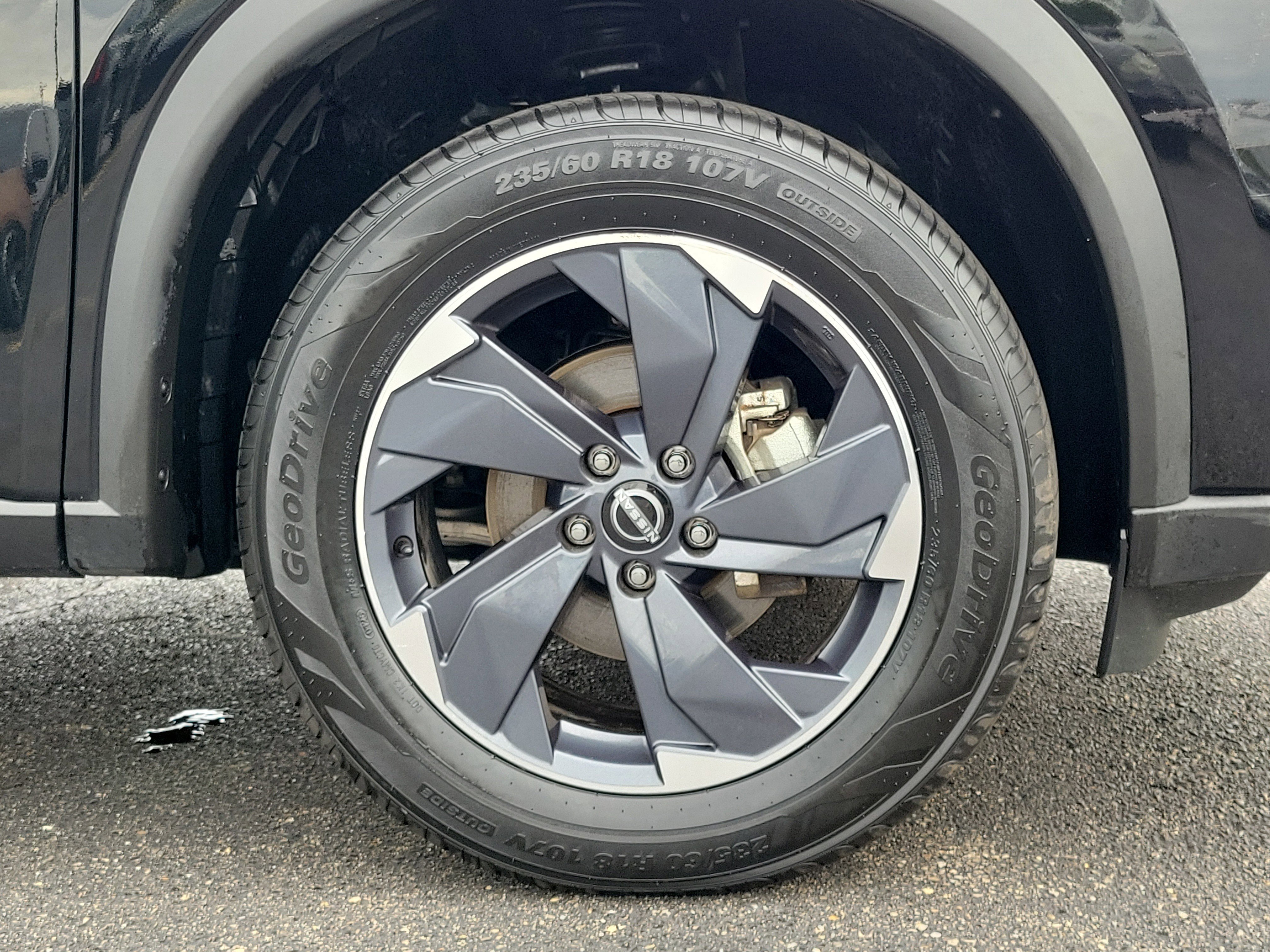 Used 2025 Super Black Nissan SV image 5