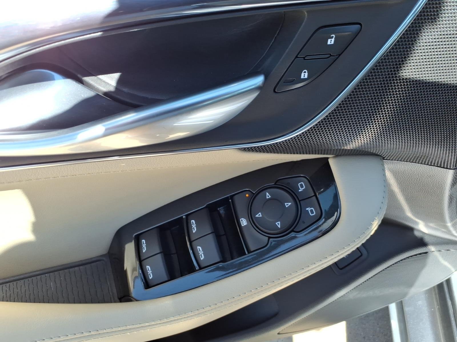 Used 2020 GRAY Cadillac Luxury image 18